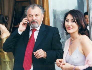 "Өз оқушыма ессіз ғашық болдым, кейін үйлендім": Тұңғышбай Жаманқұлов ел естімеген шындығын айтты (ВИДЕО)