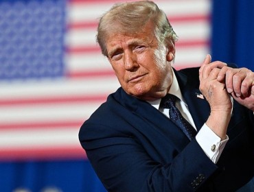 Трамп Иран картасын АҚШ туының түстерімен жариялады