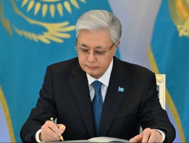 Президент төрт заңға қол қойды