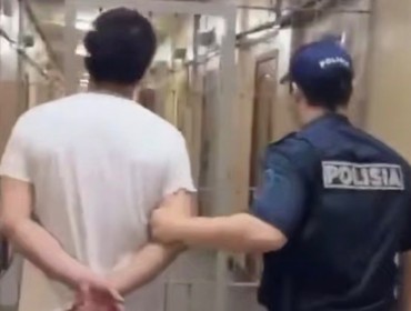 Полиция Данияр Елеусіновтің жол апаты мен ұсталған сәтін көрсетті