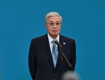 Тоқаев: Ер адамдардың бір-бірін сүйіп амандасуы біздің дәстүрімізде болмаған