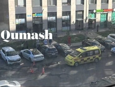 Астанада әйел баланың үстіне құлап, екеуі де көз жұмды