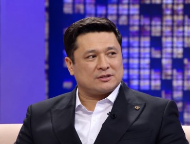 "Екеуміз некелескенбіз деді": Жанатбек Бәйтеков соңынан қалмай қойған әйел туралы айтты