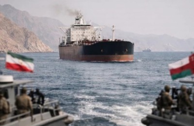 Трамп Ормуз бұғазын қоршауға алатынын мәлімдеді