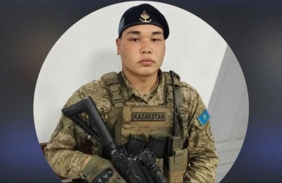 "Жағаға өз күшімен жеткен": Каспийдегі оқиғадан аман қалған сарбаздың анасы шындықты айтты