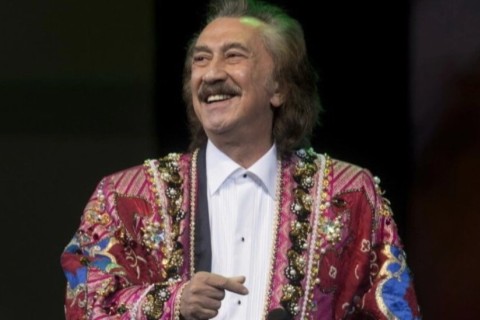 Тоқаев «Ялла» ансамблінің көркемдік жетекшісі Фаррух Закировті құттықтады