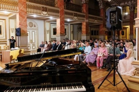 Ермек Серкебаев – 100 жыл: Әншінің өмірі мен шығармашылығы туралы кітап таныстырылды