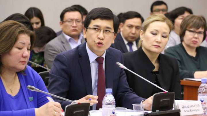 Министрдің мектептердегі интернетке көңілі толмайды