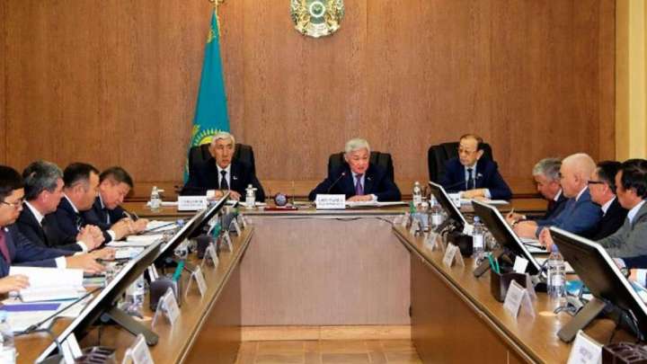 Әкім қоғамдық кеңеске есеп берді