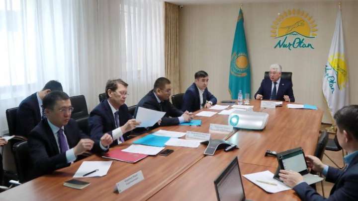 Партия тұрғындарды министрмен кездестірді