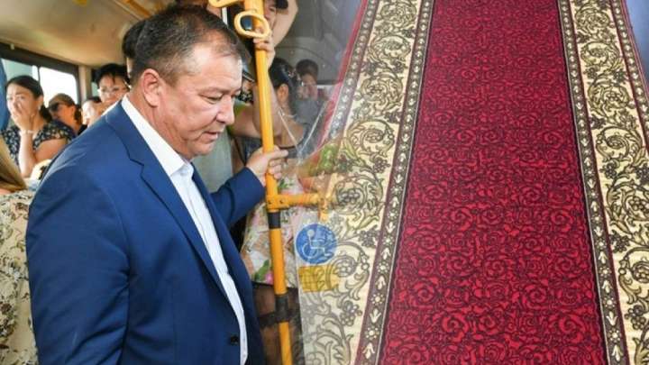 Әкім Қуанышбек Ысқақов 18 миллионға кілем алмақшы