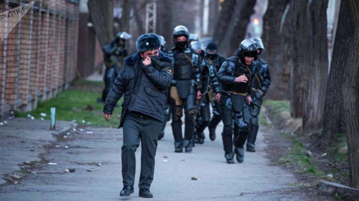 Қырғызстандағы митингіде 19 полиция жарақаттанған