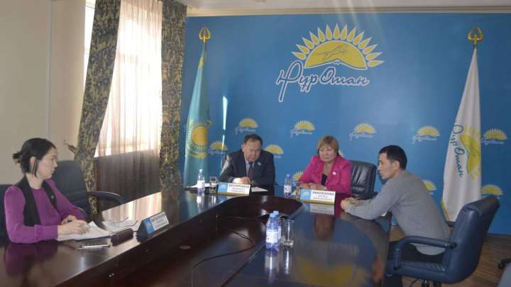 Депутат дәрігерлер халықты емдей ме?