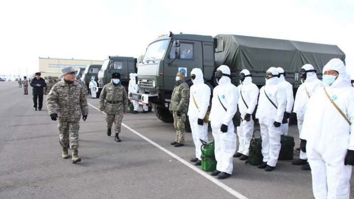 Қарулы күштердің әскери қызметшілері блок-бекеттерді күшейтуге қатысады