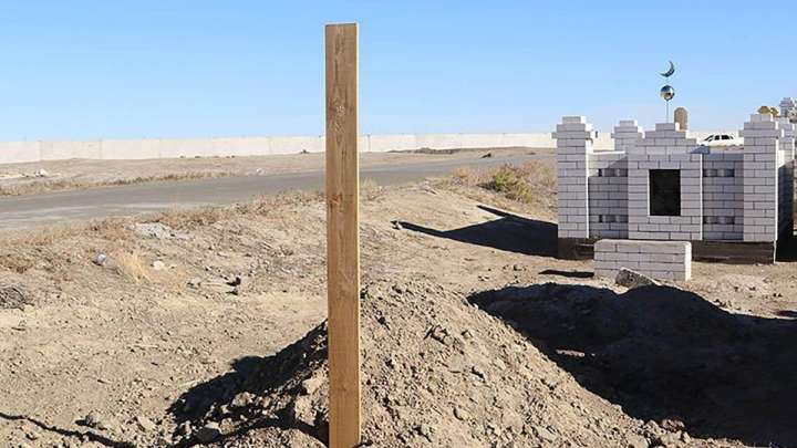 Коронавирустан қайтыс болған кісіні бес-ақ адам жерлей алады