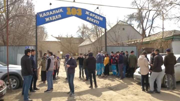 Ақтөбеде дәрігерлер митингіге шықты