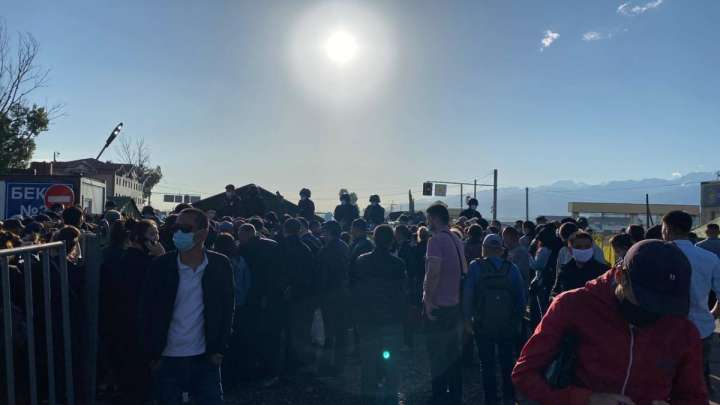 Тоқаевтың аузына қараған жұрт қалаға кіре алмай тұр