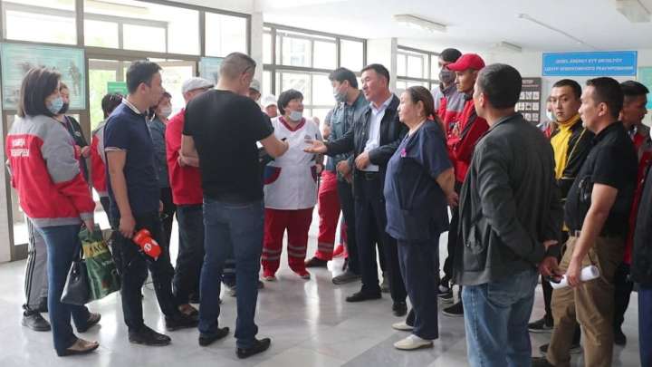 Жедел жәрдем: Мамин екі сөйлеп отыр ма?