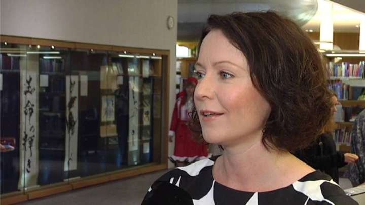 Президенттің әйелі кітап сатады