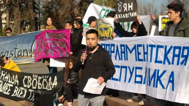 "Тоқаев жастар саясатқа аралассын деді де, бізді ұстады"