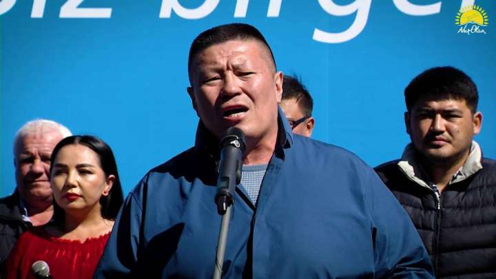 Депутат: Шабалаңдамай,  келгеніме рахмет айт!