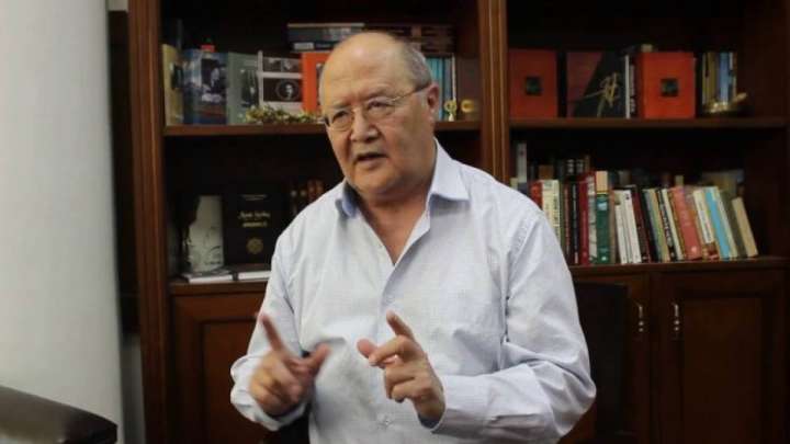 Мұрат Әуезов:  Халық қарсы шықса – бас киімнен емес, бастан айырыласыңдар