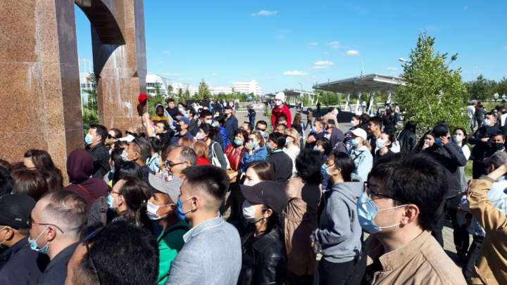 "Назарбаев мектебіне келіп, вирус жұқтырыңыз!"