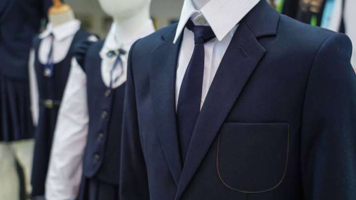 Қазақстанда мектеп формасы уақытша алынды