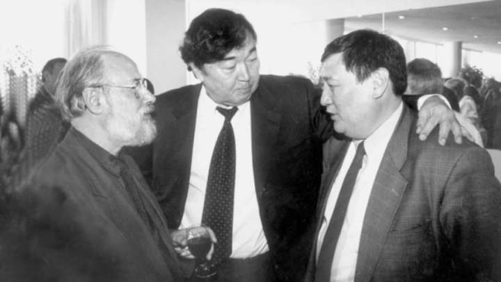 АҚЫН КЕТІП БАРАДЫ...