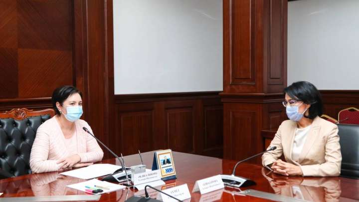 Әкім Әбдіқалықова сенаторды мақтады