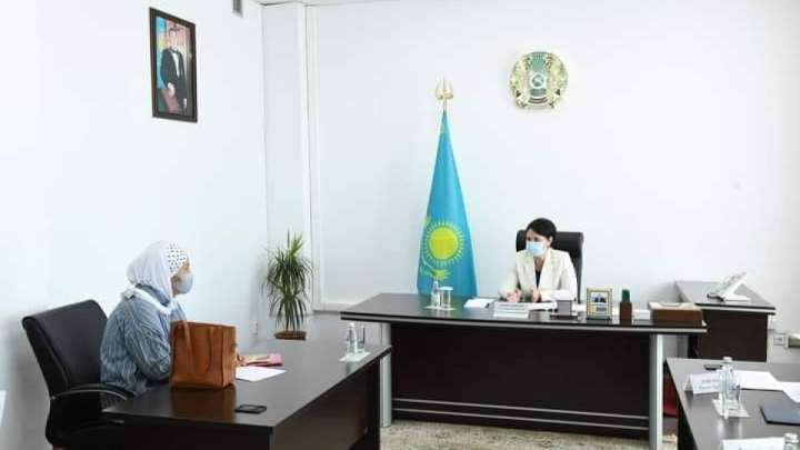 «Ханның қызысың ба?» деген белсенді «ханның» қызымен кездесті