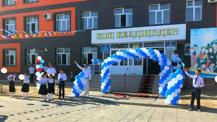 Бекшин қай сыныптың оқушылары мектепте баратынын айтты