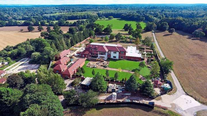 Тимур Құлыбаевтың Ұлыбританиядағы үйінде кім тұрады?