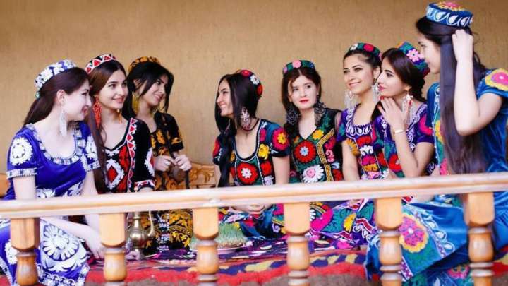 «Мен пәкпін»: Тәжікстанда қалыңдықты қалай «тексереді»?