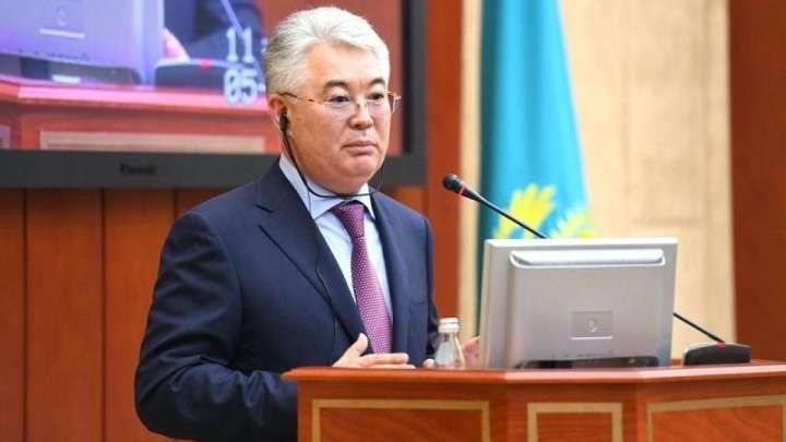 Бейбіт Атамқұлов: "Халықтың қарызы көбейіп кеткен"