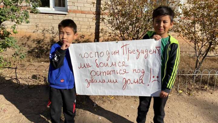 Ақтөбедегі апатты үйдің халқы: Өліп кетуіміз мүмкін