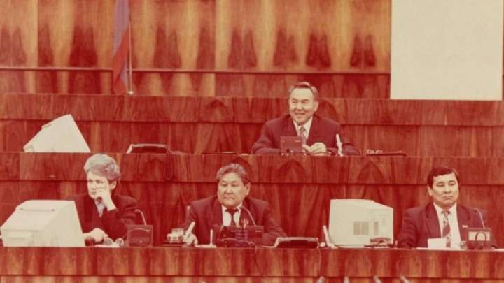 "25 қазан Назарбаевқа керек болды"