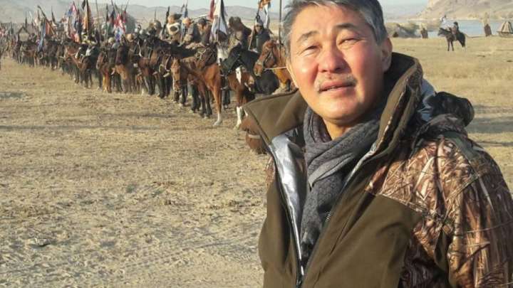 Белгілі әнші-өнертанушыға шұғыл көмек керек