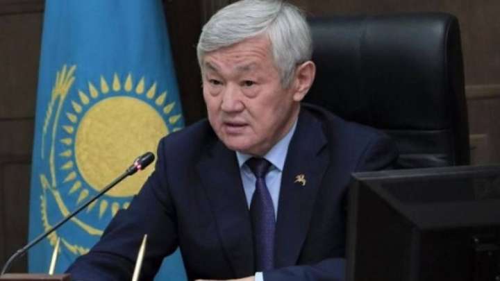 Сапарбаев неге "командамен" жүретінін айтты