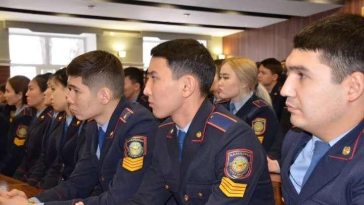 «Ішкі істер академиясында курсанттарды бопсалайды»
