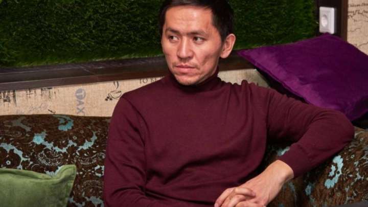 Екінші жол: Қазақ тілін шала-жансар күйде ұстау керек