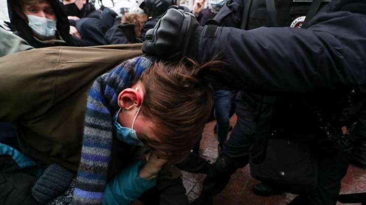 Ресейдегі митинг: Екі мыңға жуық адам ұсталды