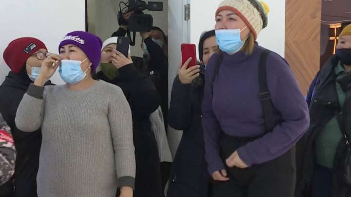 Аналар үш күннен бері Нұр-Сұлтан әкімдігіне түнеп жүр