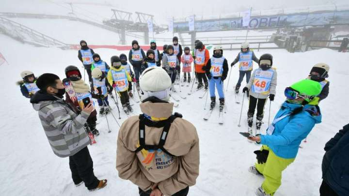 "Шымбұлақта" балаларға  шаңғыны тегін үйретіп жатыр