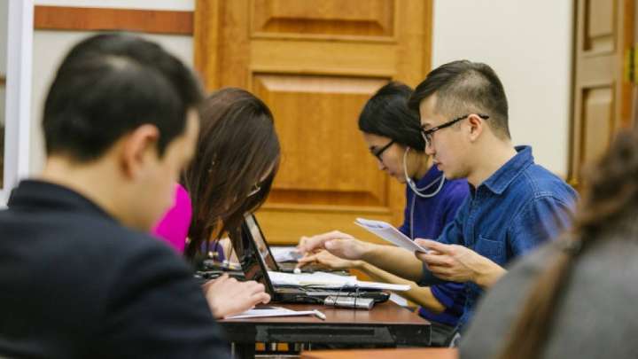 Онлайн оқудың азабы. Студенттер сөйлейді