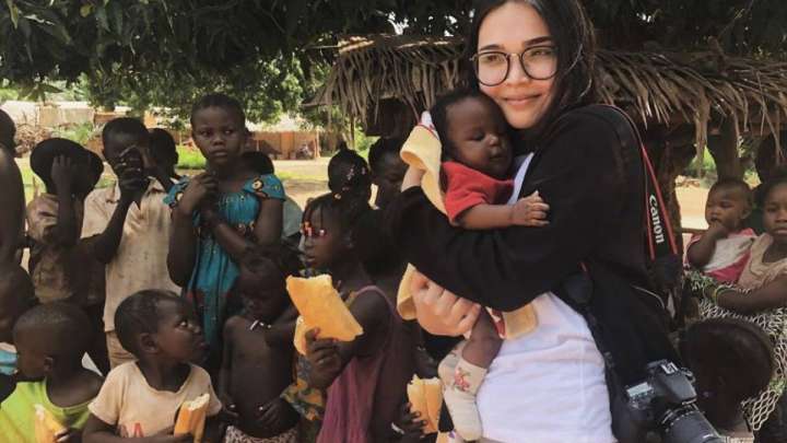 Қазақ қызы Африкада қайырымдылықпен айналысып жүр