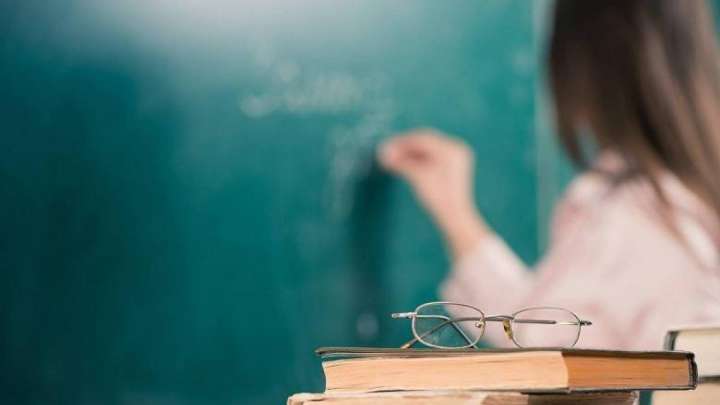 Мектеп мұғалімін міндетінен тыс жұмысқа тартқандар жазаланды