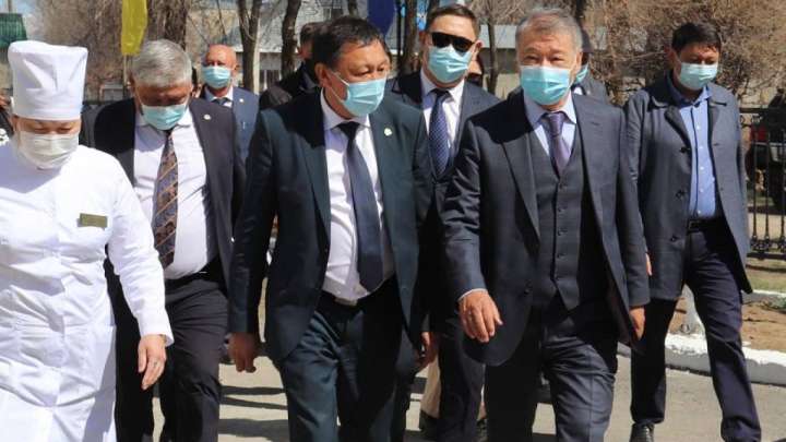 «Қатты ойланып» келе жатқан Ахметовті Тоқсейітов ауруханаға апарды