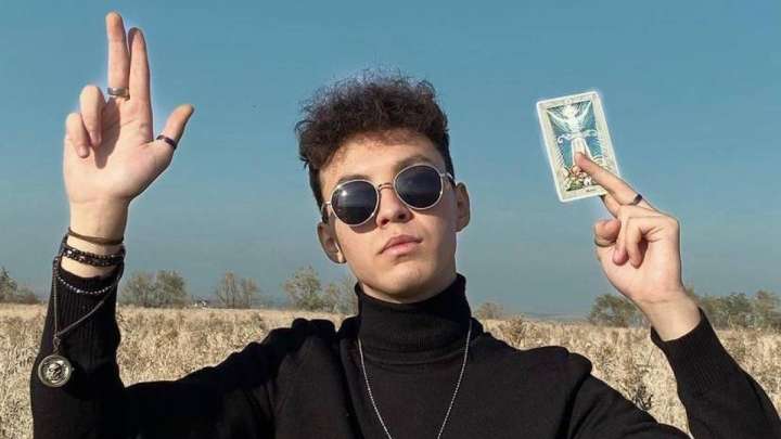 Көп құдайға сенетін Талғат: адамдар ішіме жын кірген деп ойлайды