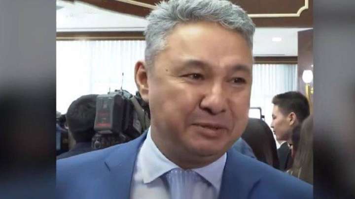 Перуашев жылай бере ме, әлде саяси батыр бола ма?